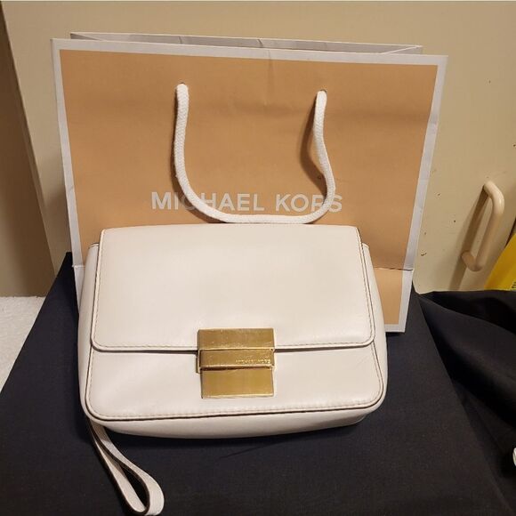 Auth.Michael Kors "Madelyn" White Leather Wristlet Clutch Gold Hardware Ret.$189 - Picture 5 of 11